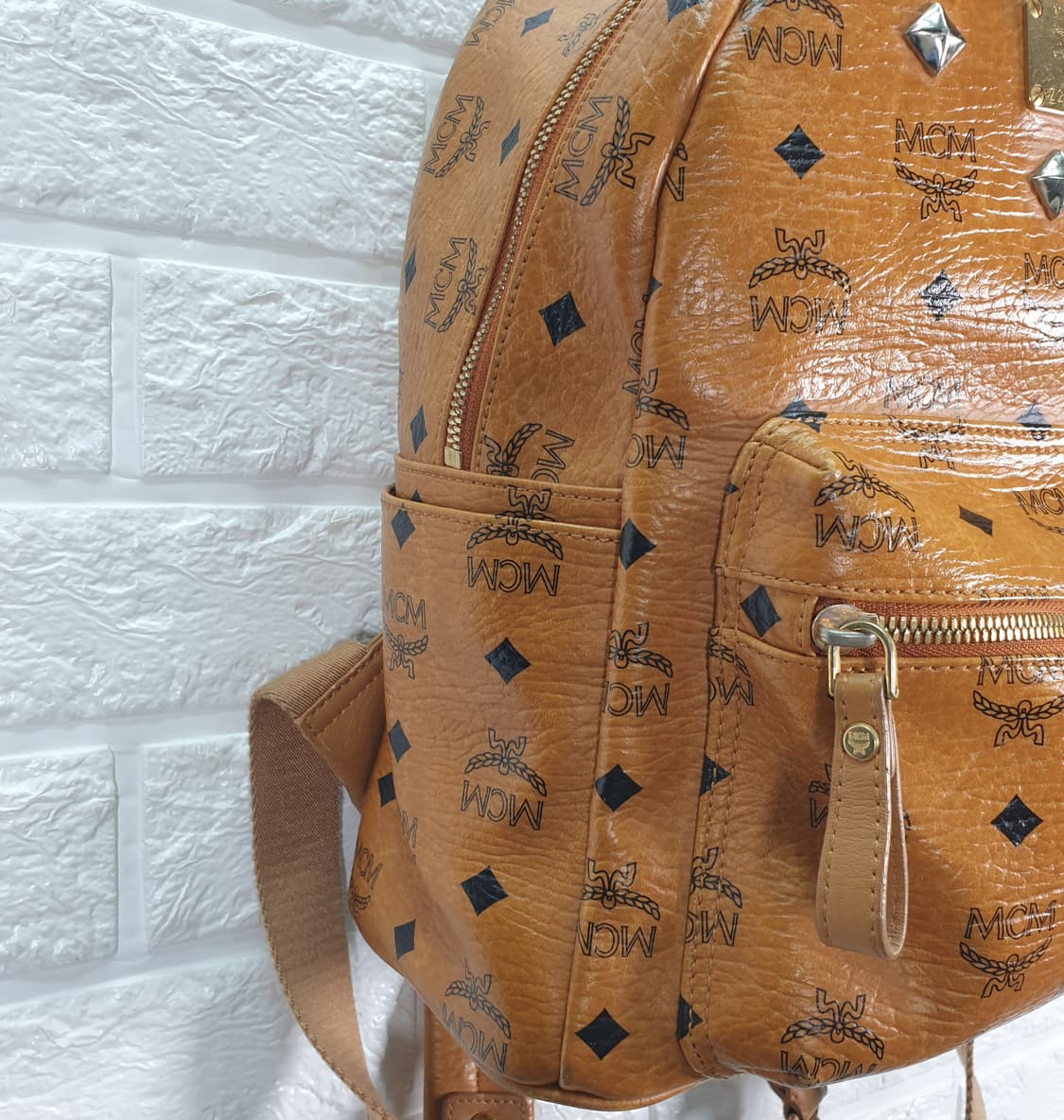 MCM 스타크 스터드 비세토스 백팩 스몰ㄴ 상품이미지4
