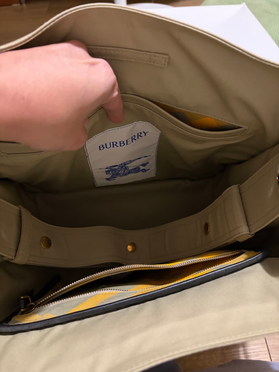 버버리 개버딘 트렌치 백 상품이미지6
