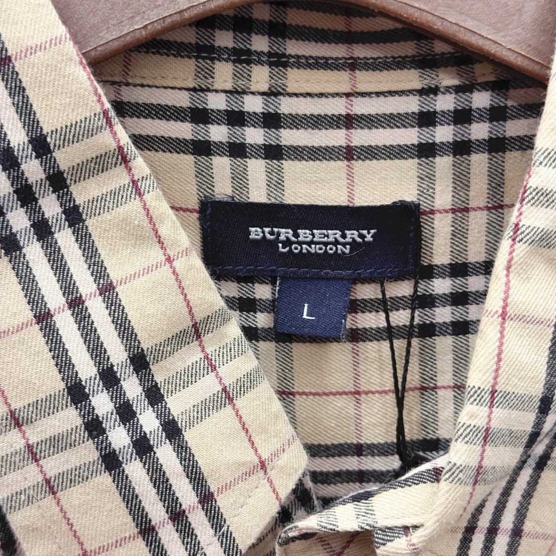 버버리 런던 카라 가슴 포켓 자수 로고 3버튼 디테일 베이지 상품이미지8