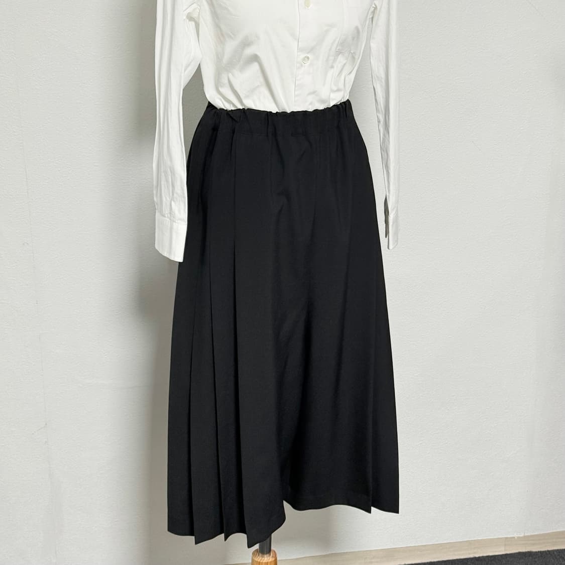 25ss 꼼데가르송 꼼데가르송 사이드 플리츠 팬츠 블랙xs 상품이미지1