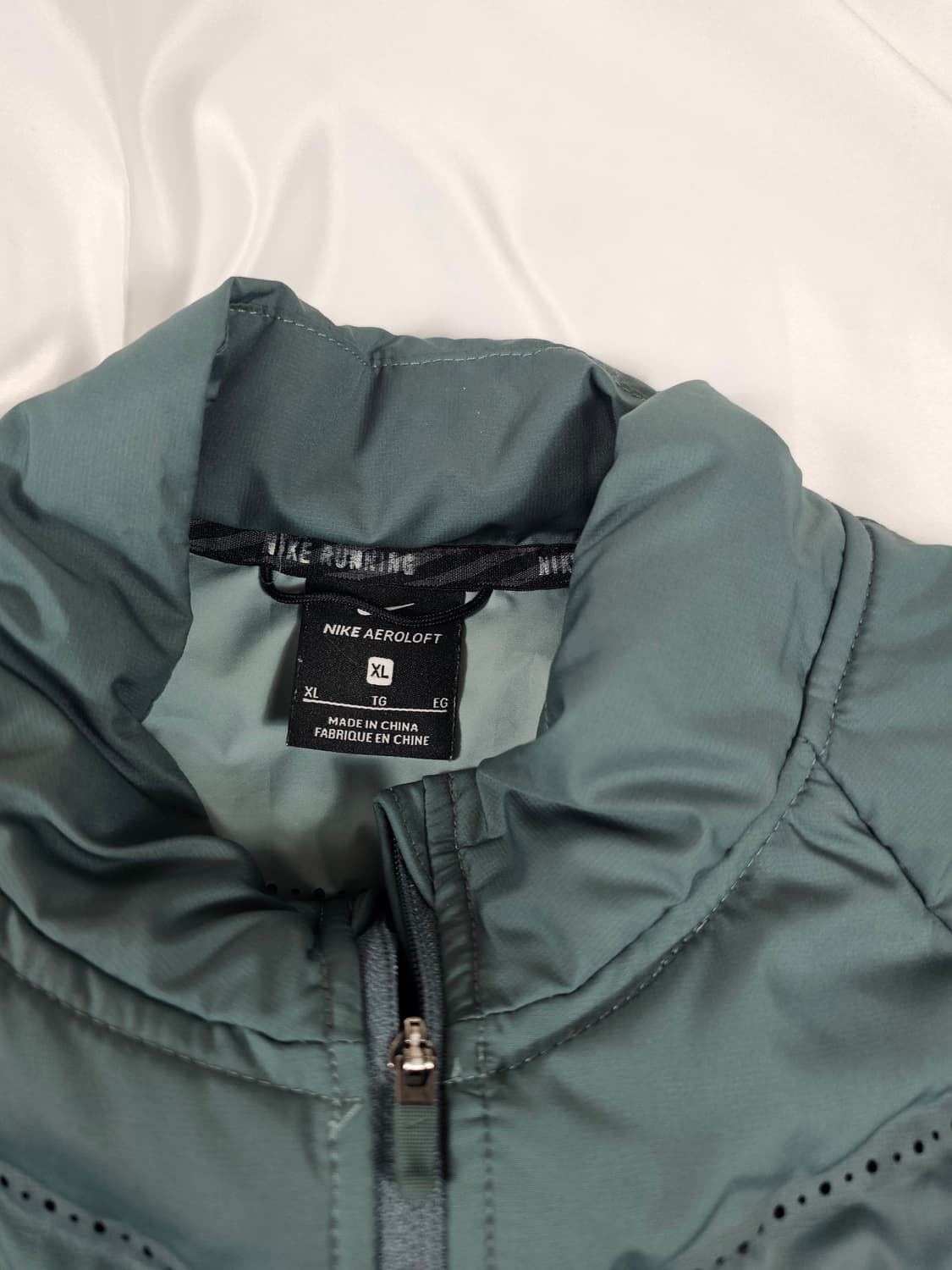 나이키에어로로프트자켓 상품이미지2