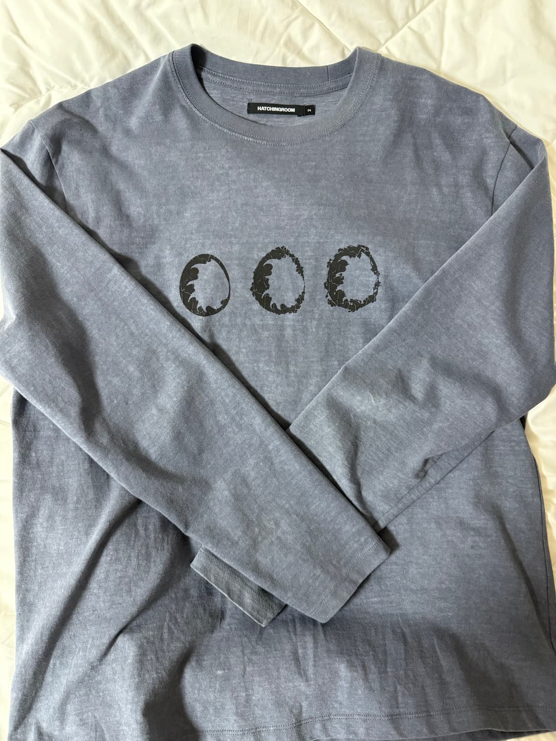 해칭룸 플로럴 에그티 다이드 블루 롱슬리브 상품이미지2