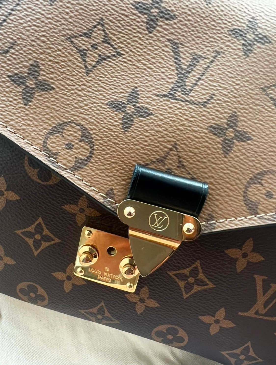 루이뷔통 포쉐트메티스 리버스 S급 상품이미지3