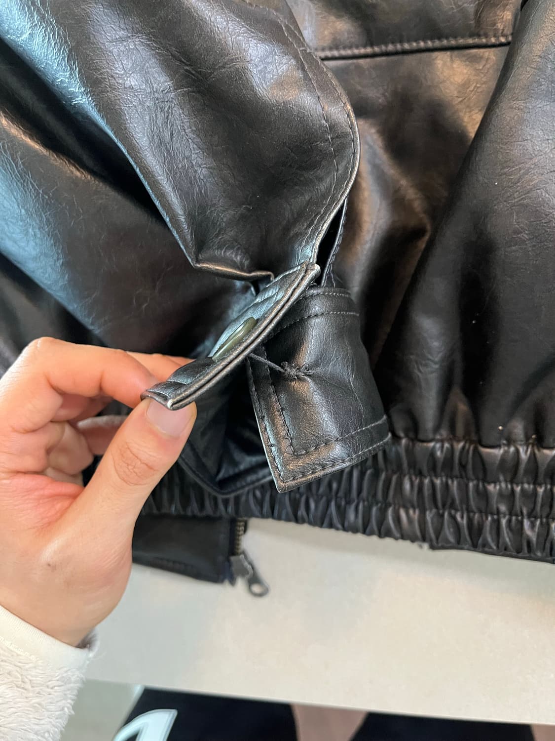 아모멘토 24FW 비건레더 블루종 블랙 색상 S사이즈 상품이미지3