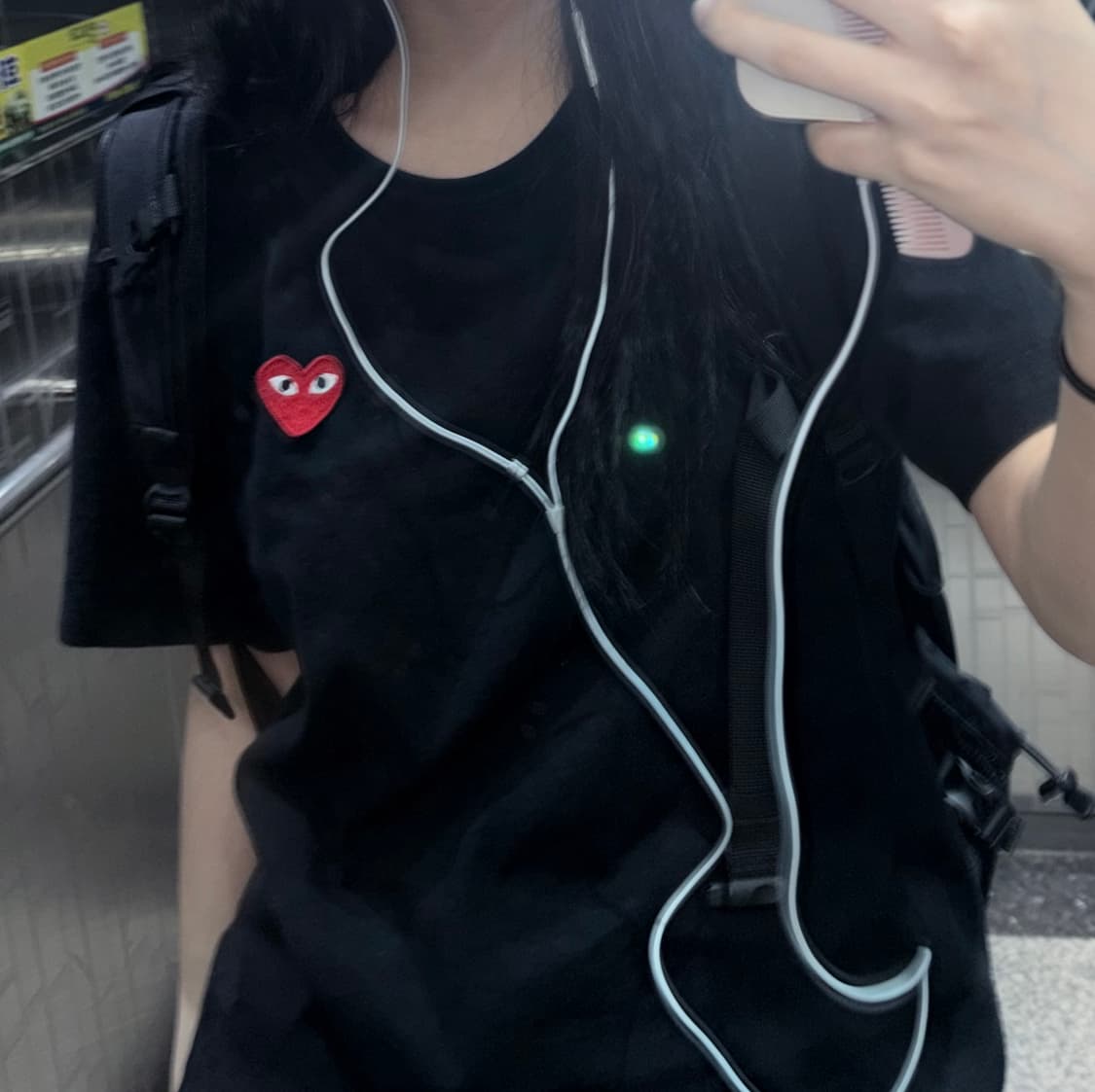 플레이 꼼데가르송 레드 하트 티셔츠 반팔 블랙 상품이미지1