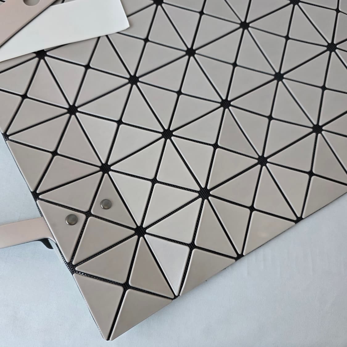 거의새거) 정품 이세이 미야케 루센트 토트백 베이지 상품이미지3