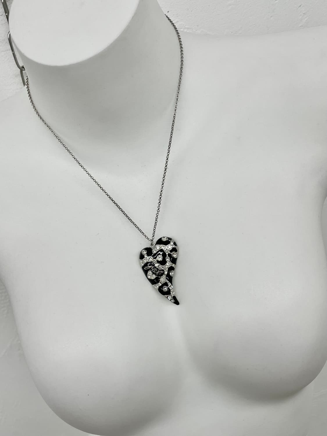 게스 갸루 레오파드 큐빅 하트 네크리스 상품이미지1