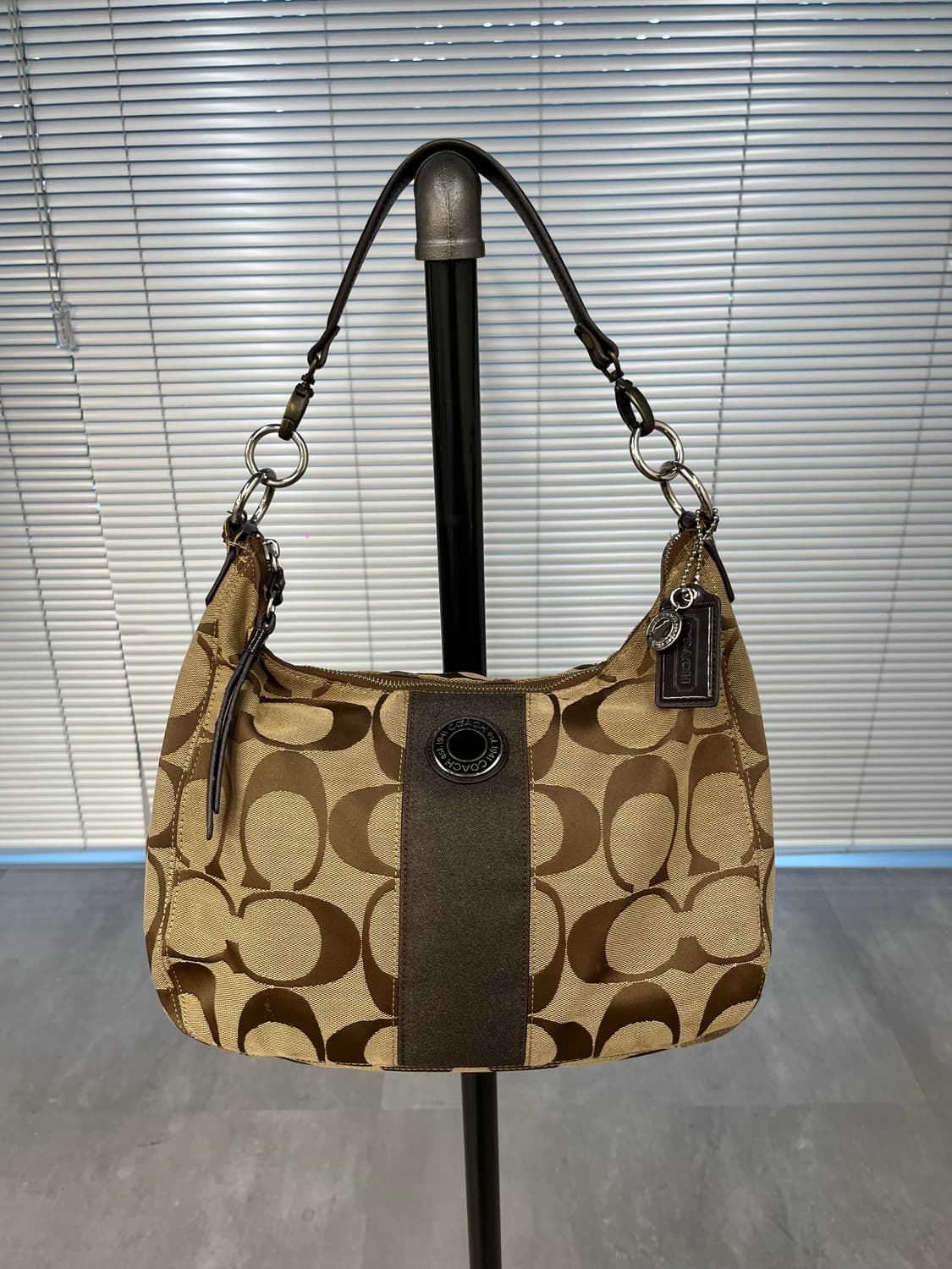 Coach Basic Hobo Bag 상품이미지1