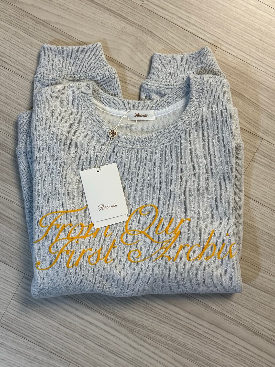 리본빛 아카이브세일 한정판 맨투맨 새상품 상품이미지2