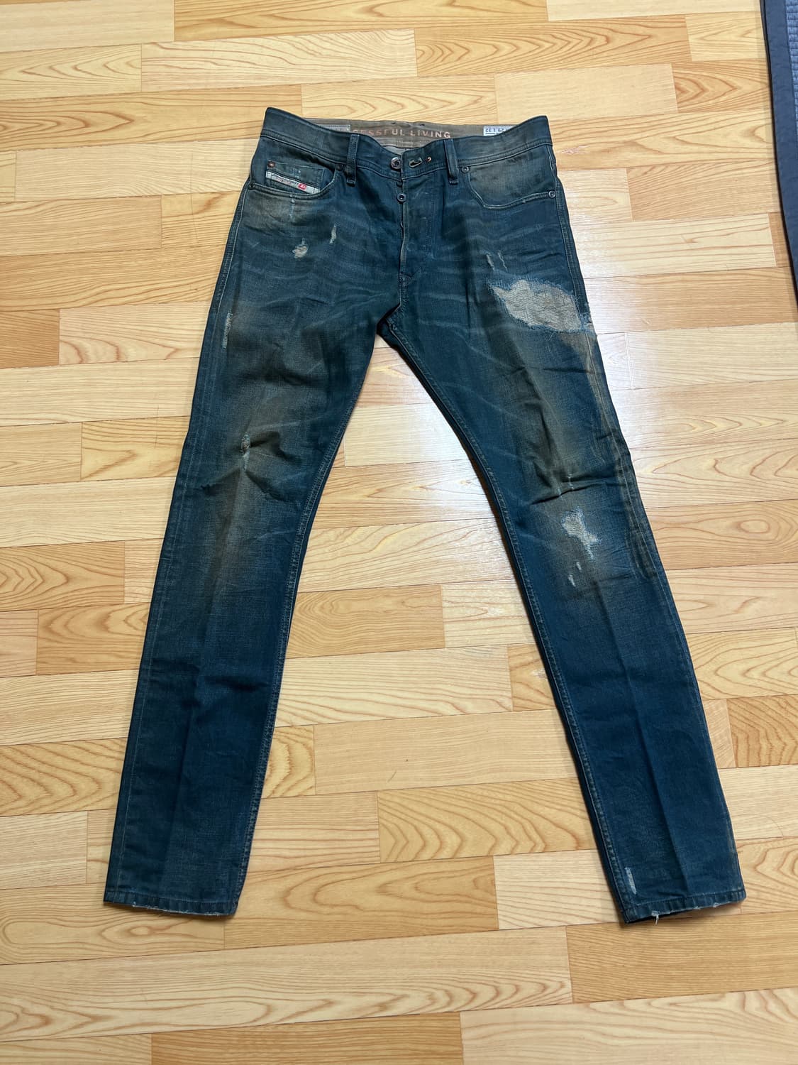 디젤 테파 슬림 캐럿 디스트로이드 진 made in Italy 상품이미지1