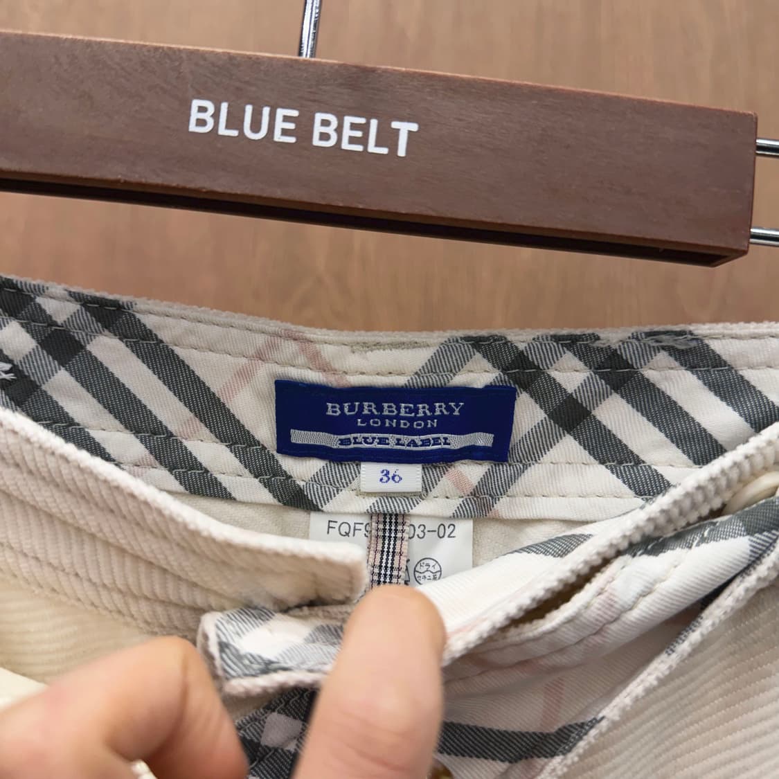 버버리 블루 라벨 골덴 하프 팬츠 버튼 롤업 디테일 레귤러핏 아이보리 상품이미지6