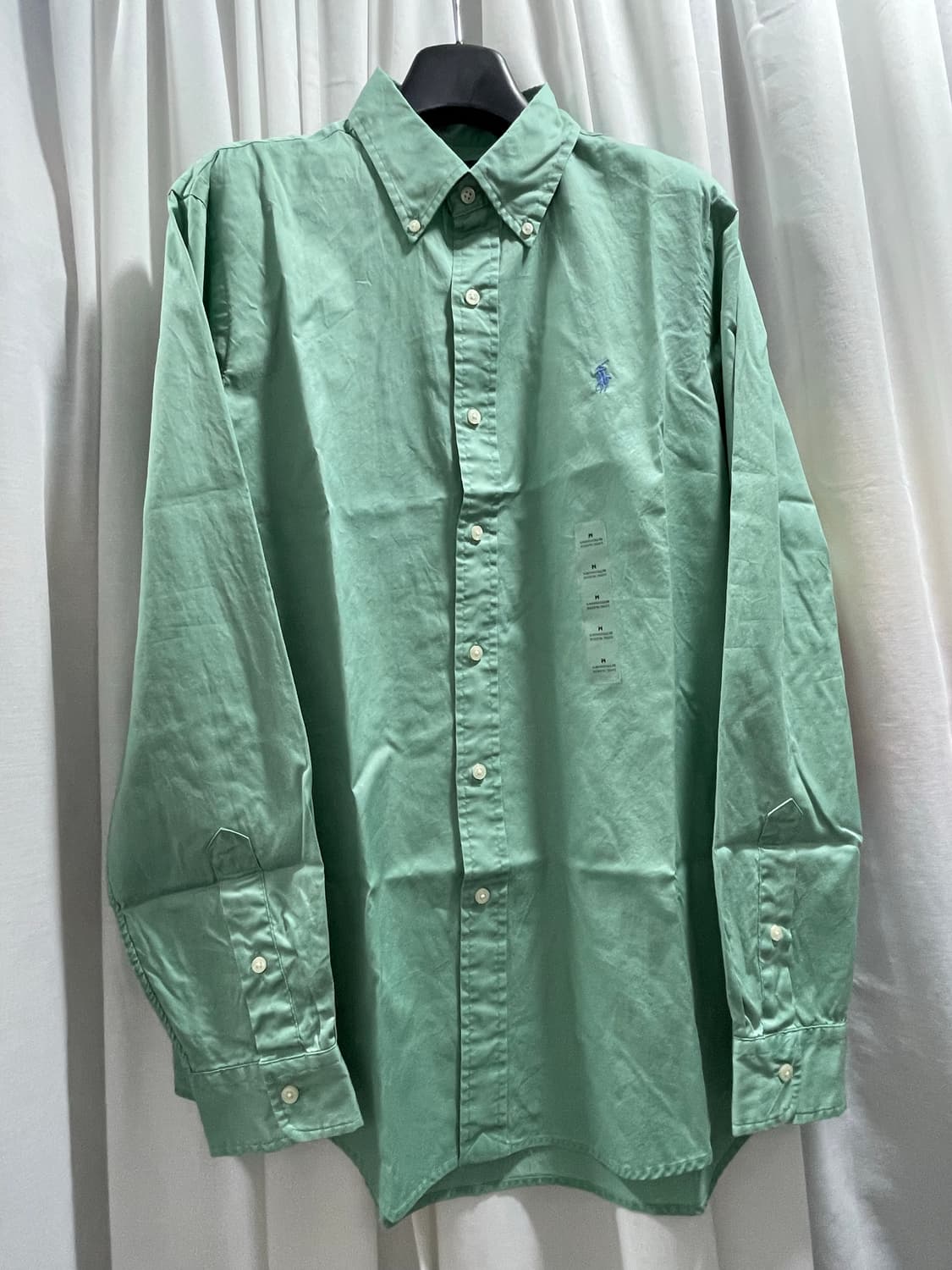 폴로 랄프로렌/ 클래식 핏 버튼다운 셔츠/ M  페더 웨이트 트윌 소재의 상품이미지1