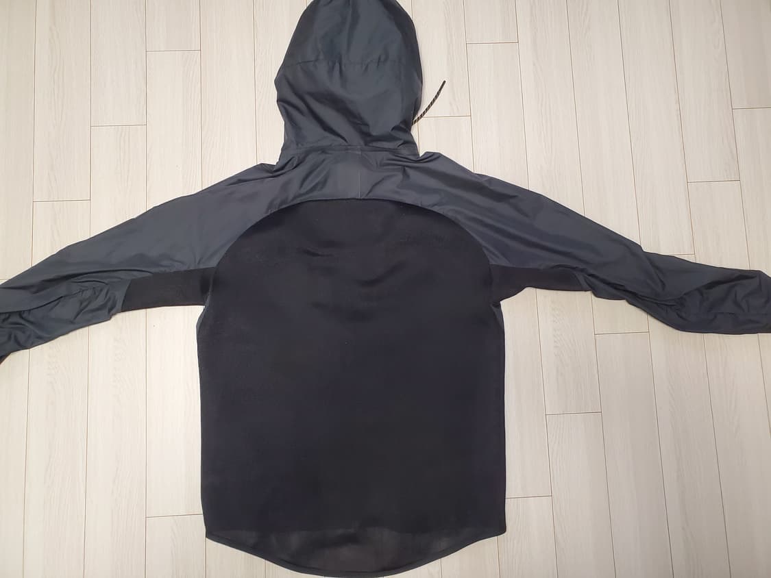 나이키 테크팩 메쉬 러닝 자켓 바람막이 사이즈L

사용감 외에 오염 하자 상품이미지8