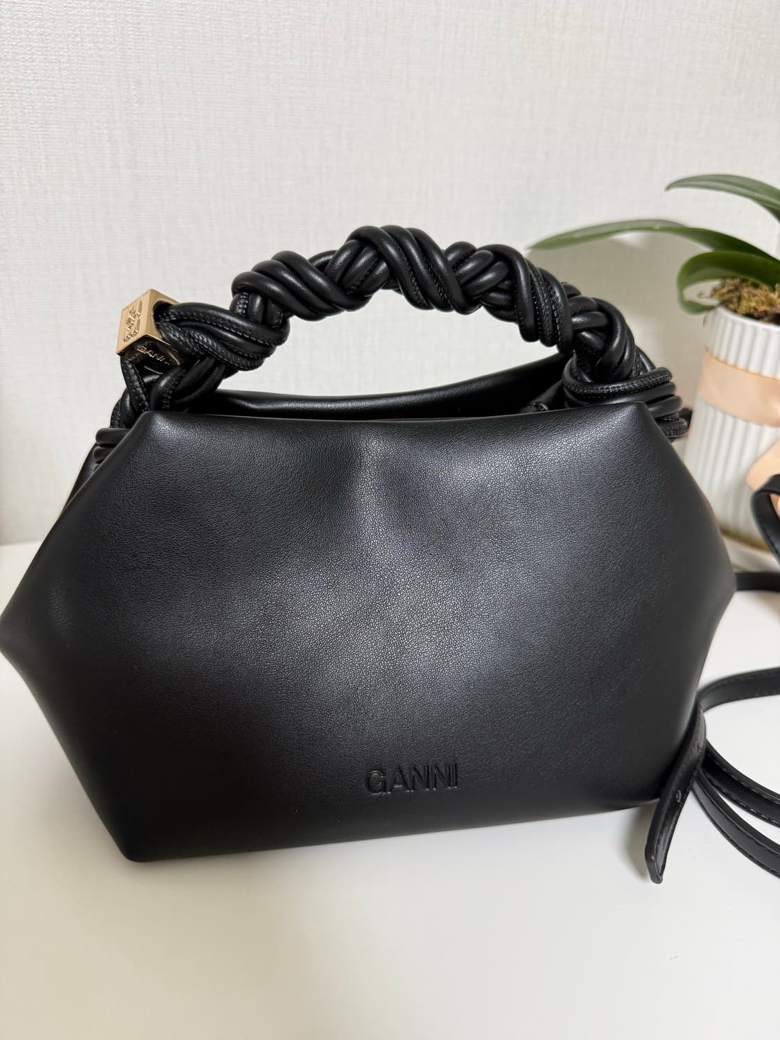 Ganni Bou 스몰 탑 핸들 백 상품이미지3