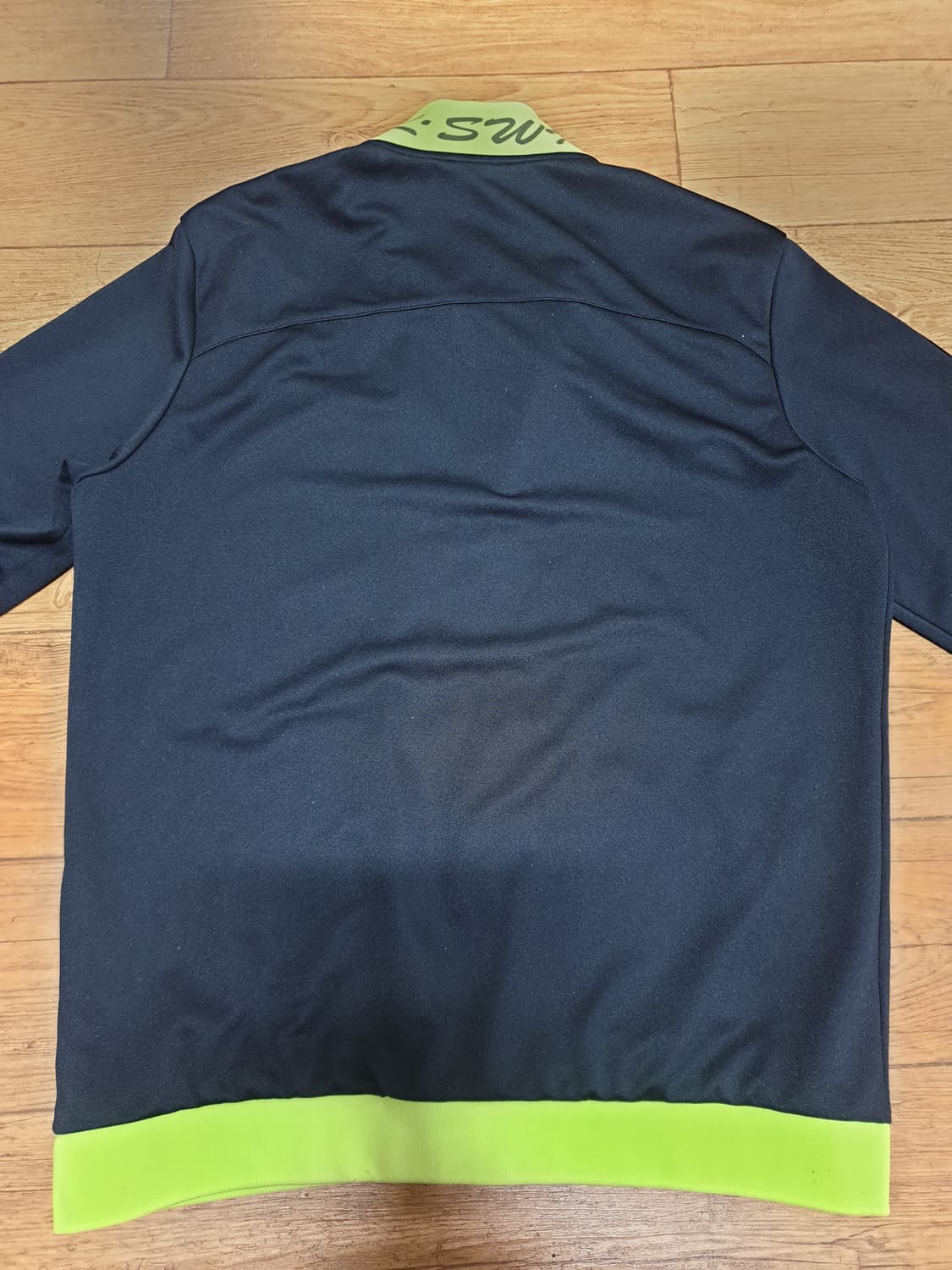 1001 케이스위스 운동복 집업 105 사이즈입니다 상품이미지4