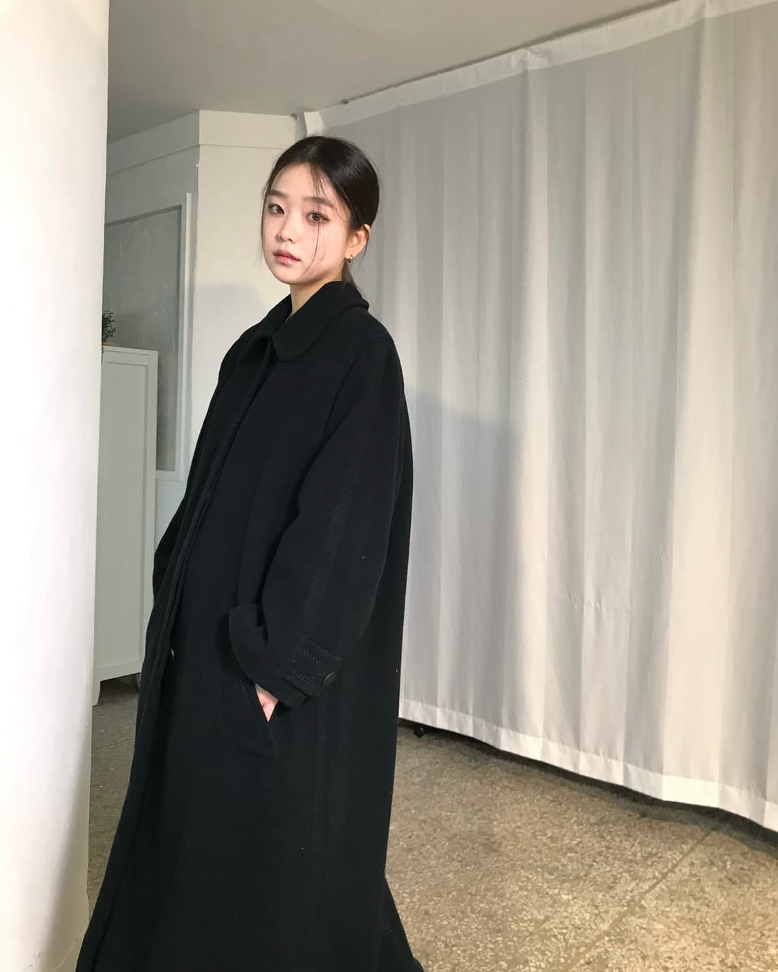 스티치 디테일 블랙 코트 상품이미지1