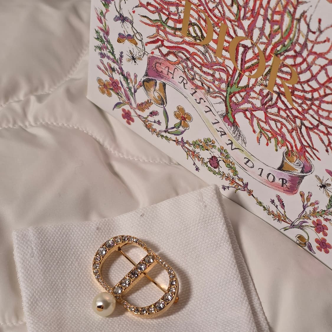 디올 쁘띠 cd 브로치 화이트 상품이미지2