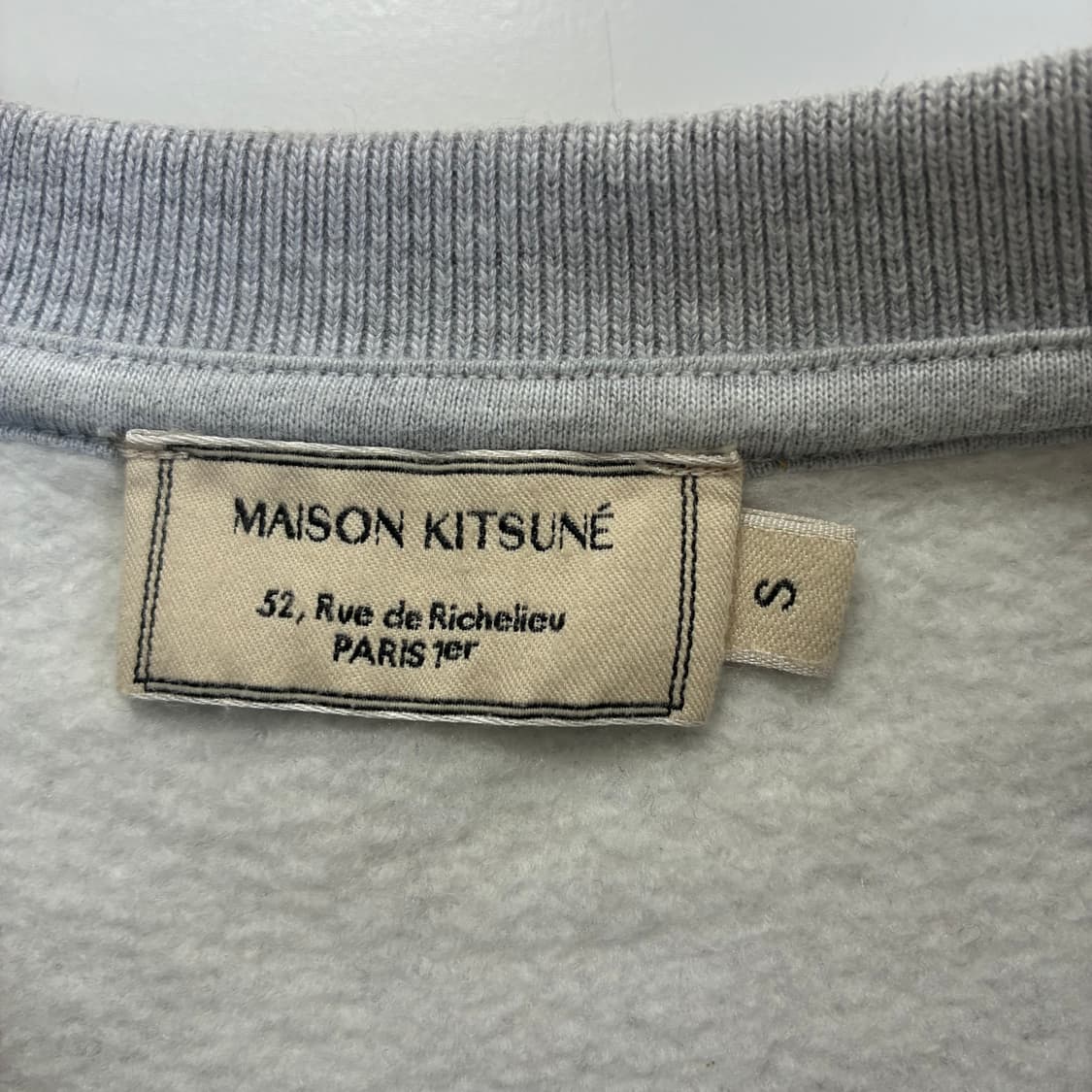 Maison Kitsune  메종키츠네 폭스헤드 그레이 맨투맨 상품이미지4
