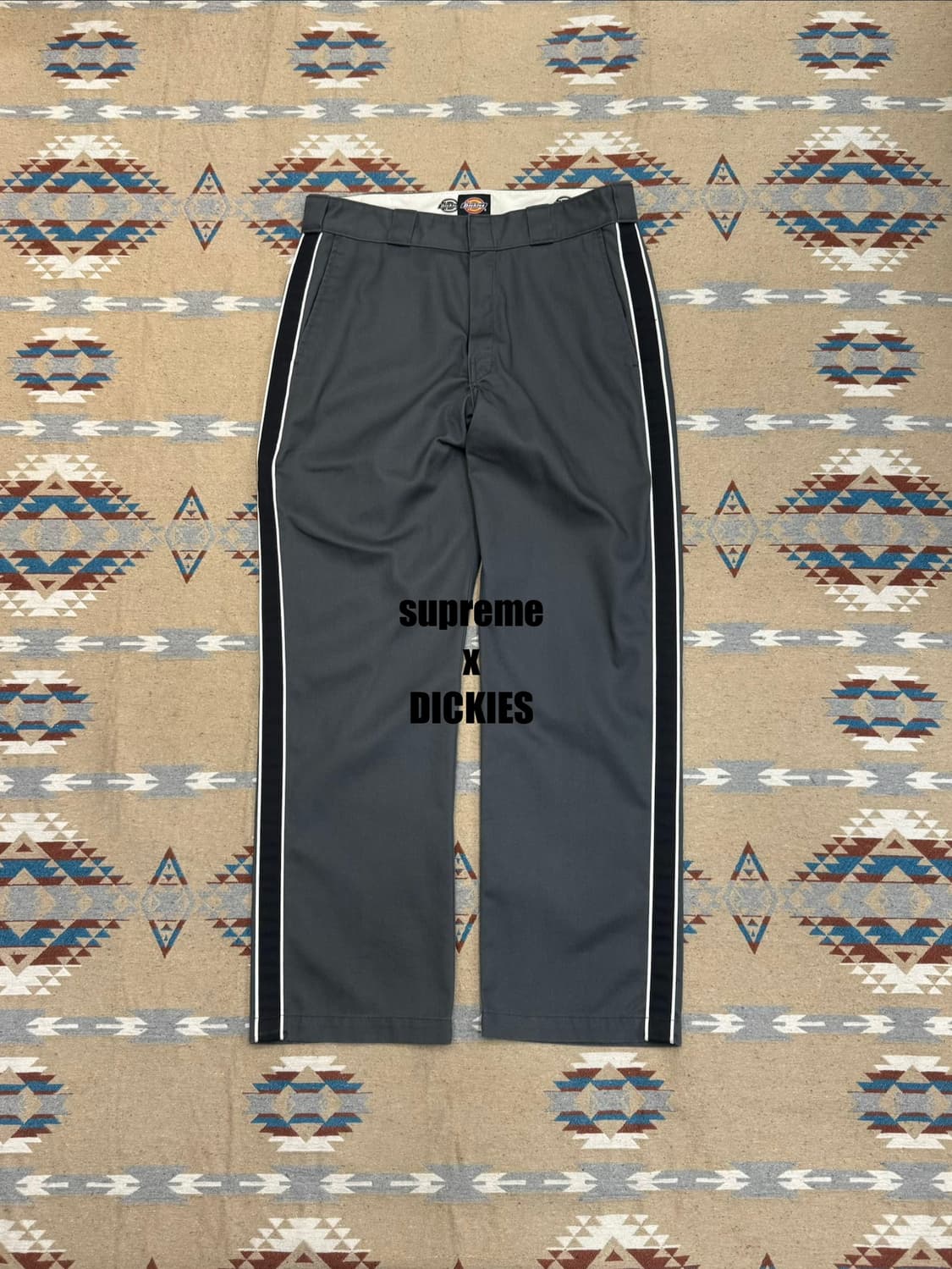 [34] 슈프림 x 디키즈 스트라이프 874 워크 팬츠 차콜 상품이미지1