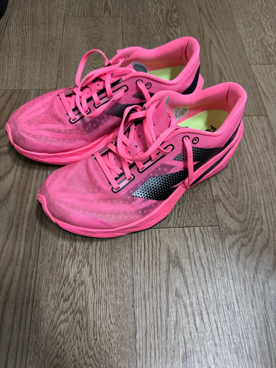 뉴발란스 레벨v4 270사이즈 판매합니다 (발볼 D) 상품이미지1