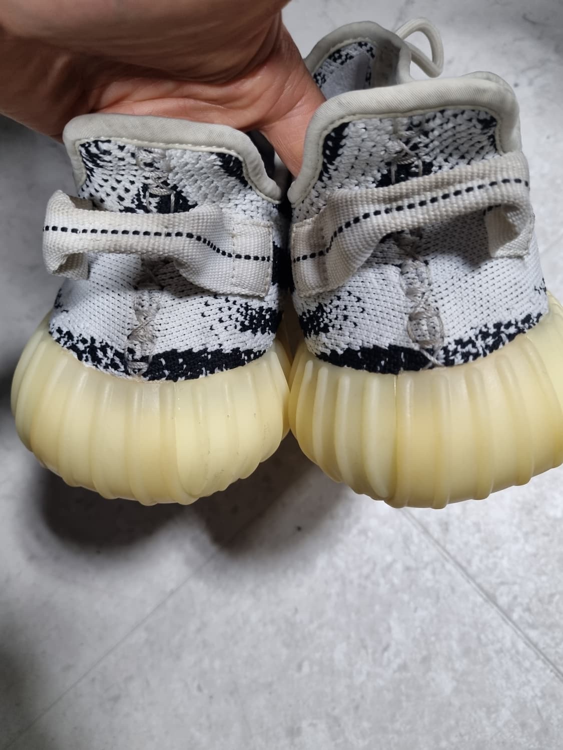 이지브스트 350V2 스니커즈  상품이미지3