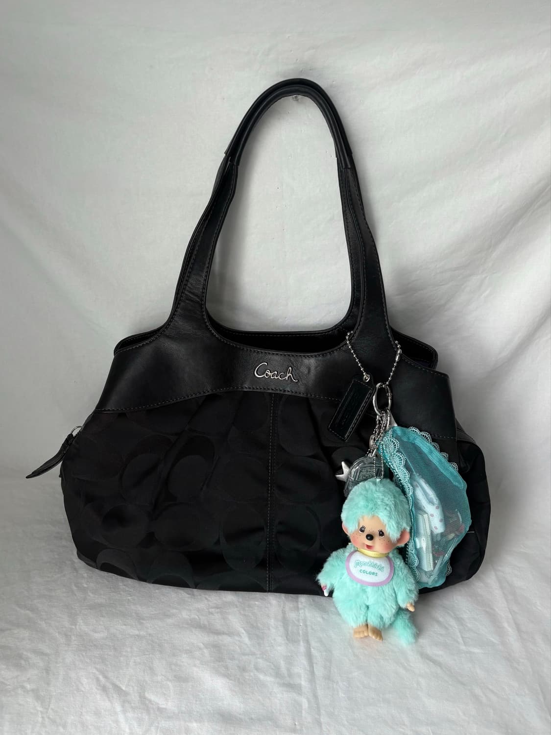 Coach ivory shoulder bag 상품이미지1