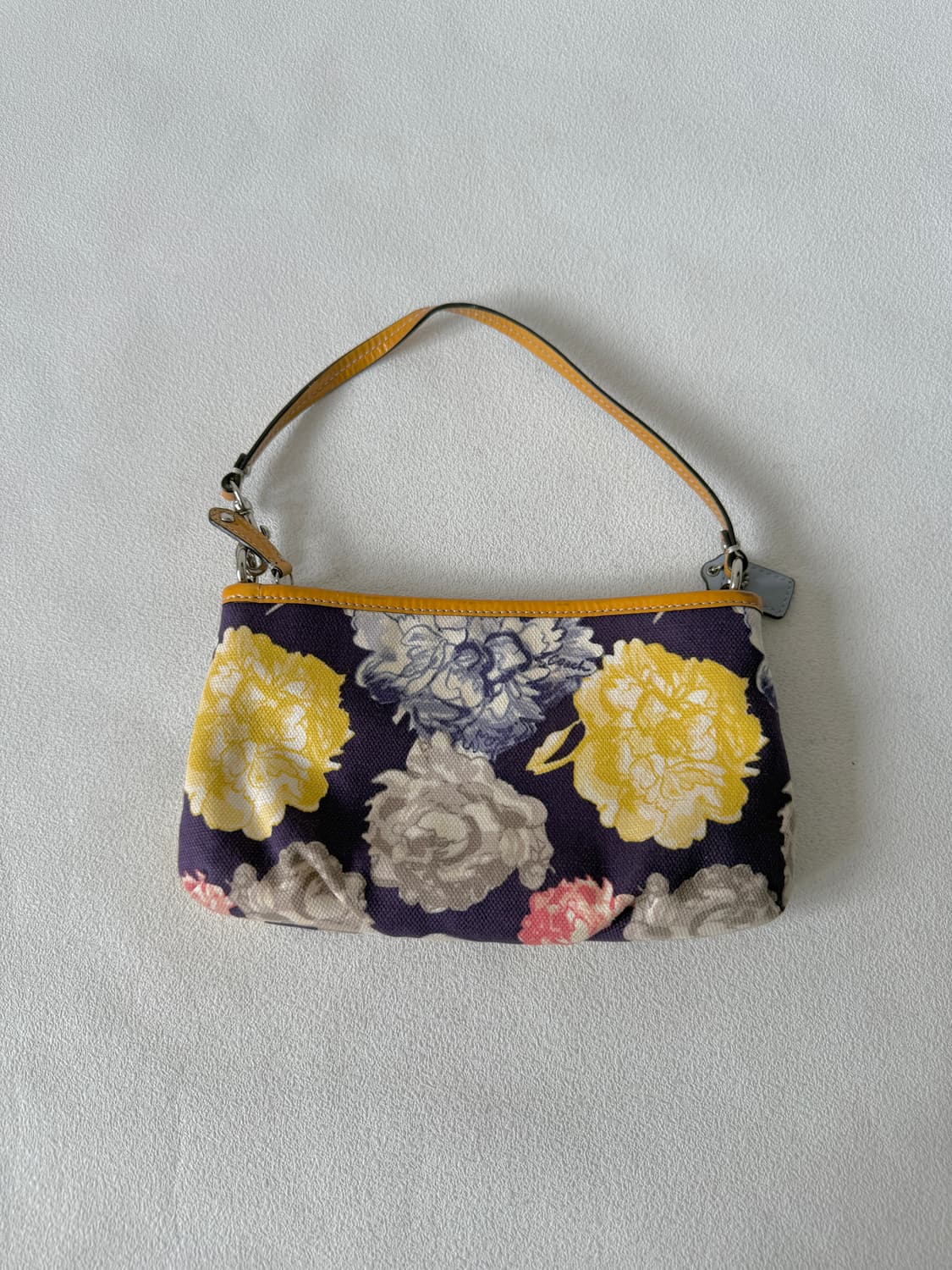 코치(COACH) 플라워 패턴 미니백 상품이미지5