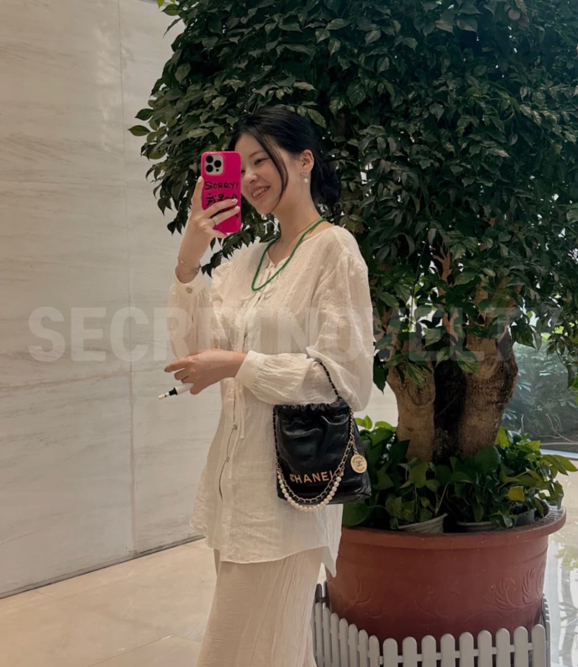 샤넬VIP 진주 미니핸드백 빅로고 크로스바디  & 파우치 상품이미지8