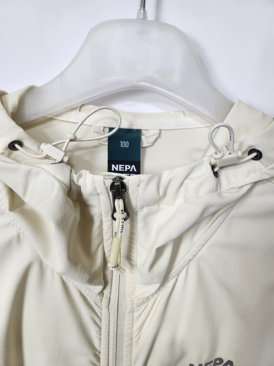 네파 신축성좋은 부드러운 바람막이 후드자켓  100 L 새제품 상품이미지3