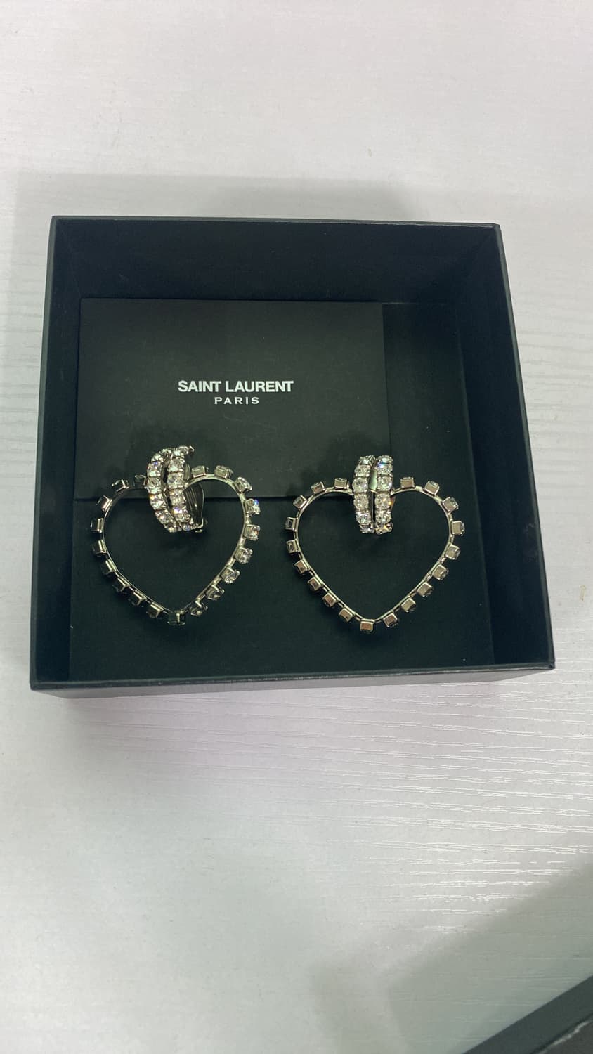 (새제품) 생로랑 하트 귀찌 팝니다 상품이미지1