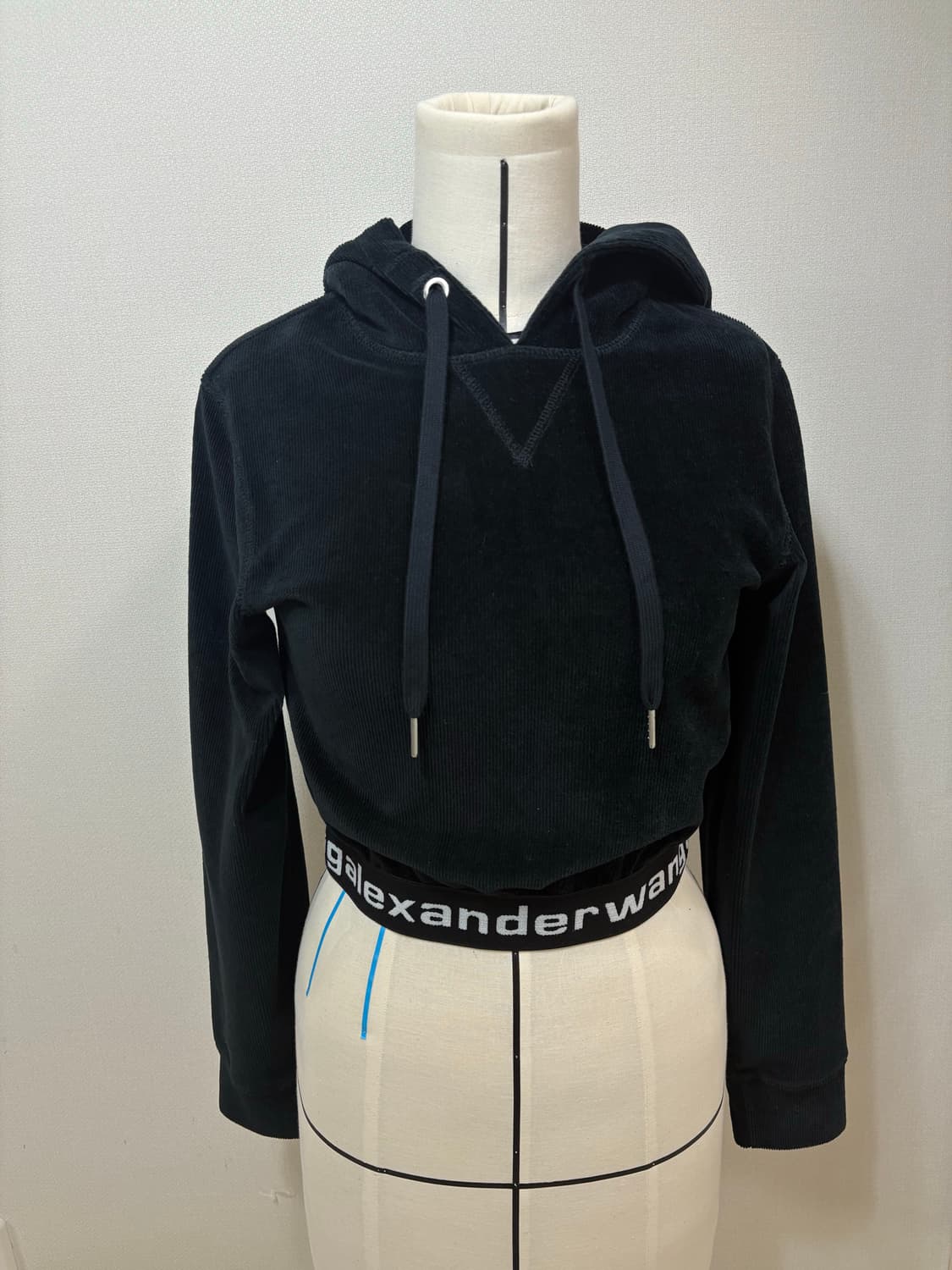 알렉산더왕 alexanderwang 벨벳 크롭후드 블랙 상품이미지1