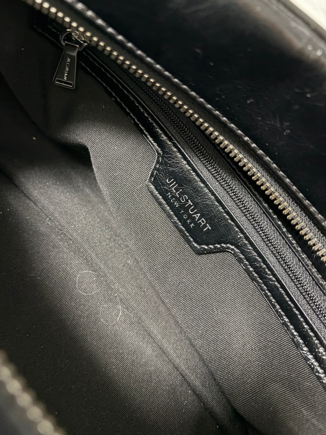 질스튜어트 하트참 토트백 - 블랙 (S) 상품이미지7