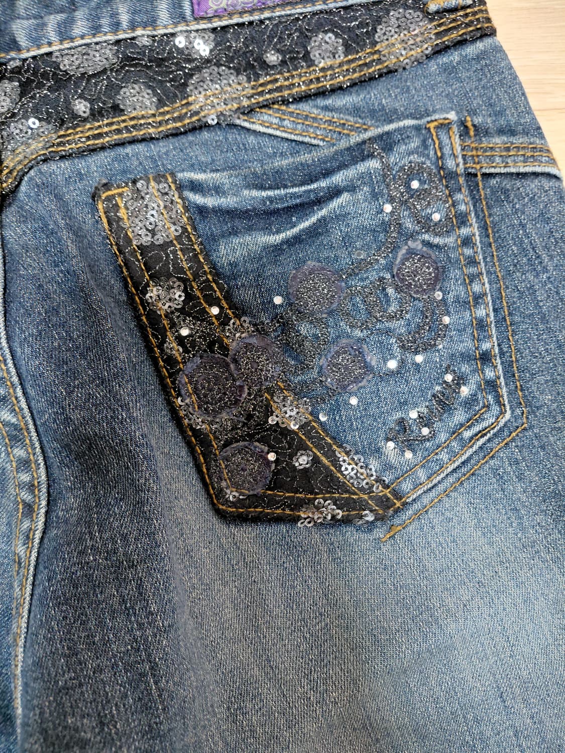 Reuve 오리엔탈 큐빅 백포켓 디테일 워싱 데미지드 데님 상품이미지6