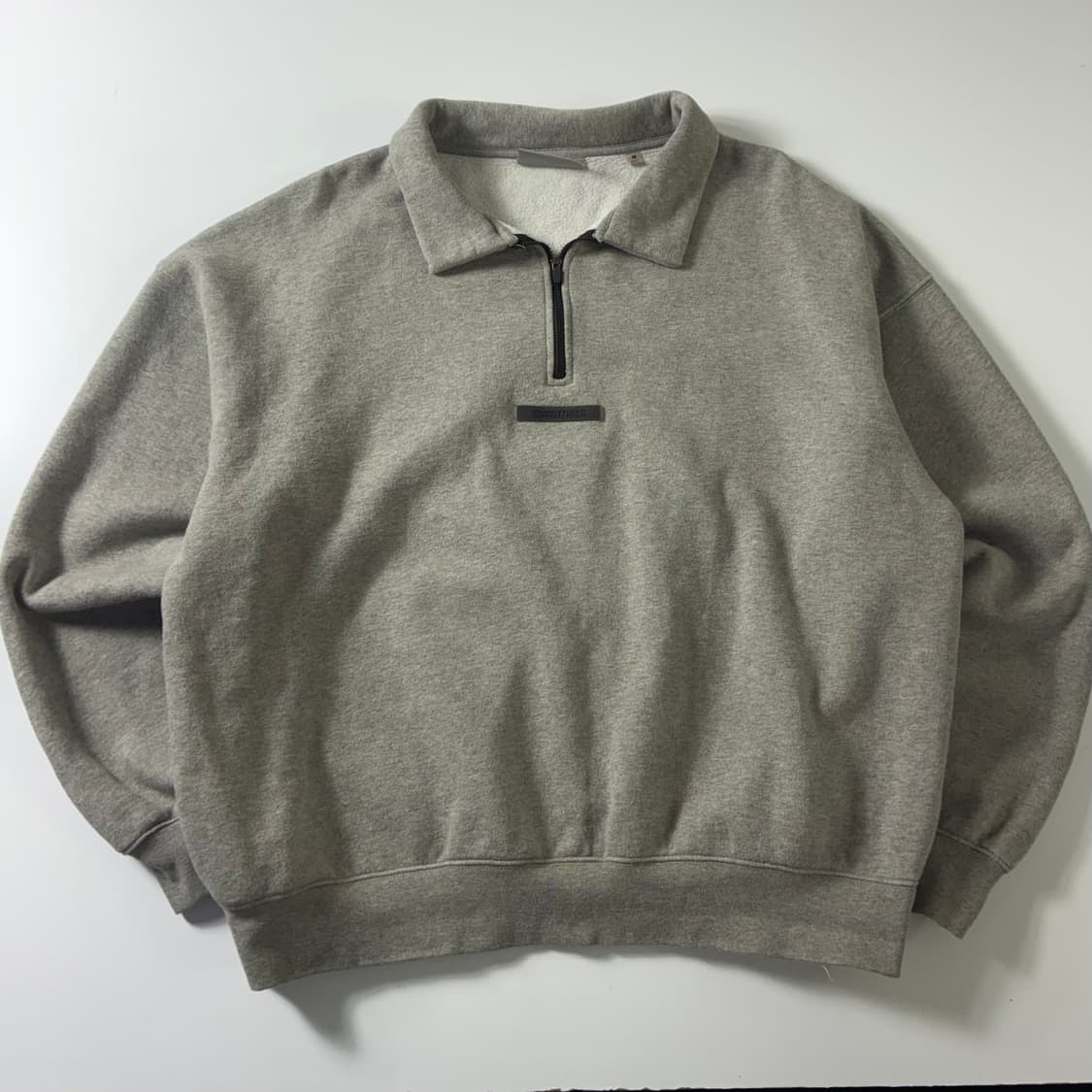 Essentials  에센셜스 피어오브갓 모크넥 그레이 반집업 맨투맨   상품이미지2