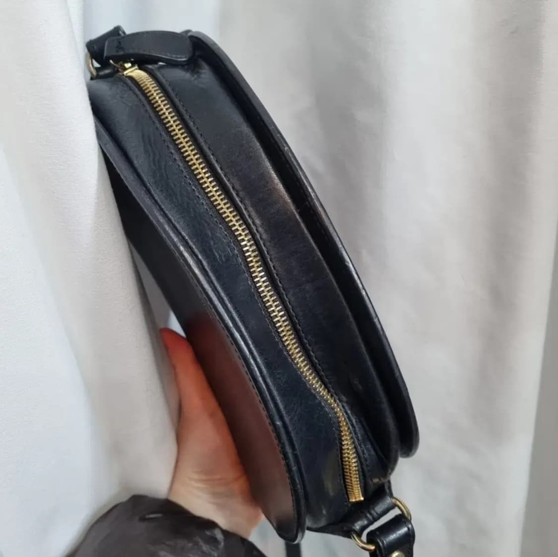 아페쎄 하프문 크로스백 상품이미지4