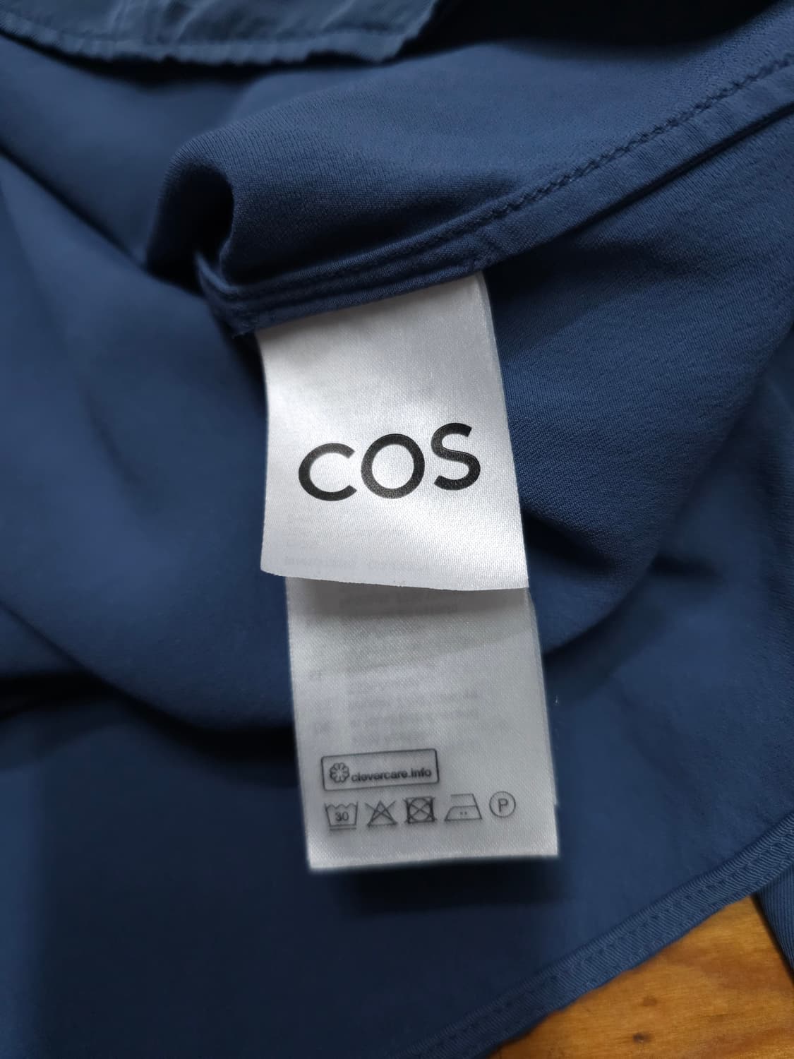 COS 코스 블루 드레이프 넥 블라우스 상품이미지7