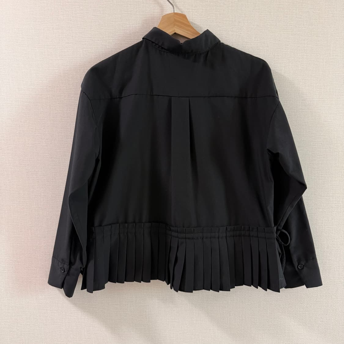 빔즈 하트 플리츠 셔츠 블랙 상품이미지4