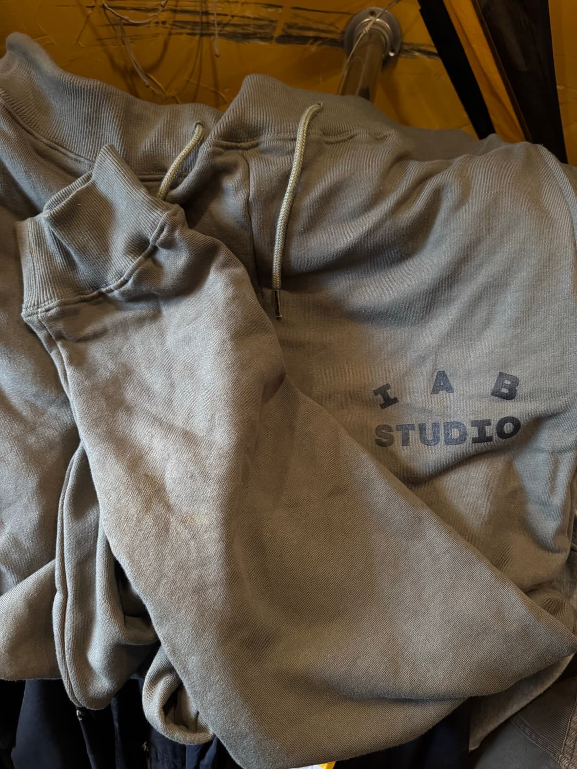 아이앱 스튜디오 카키색 조거 팬츠 상품이미지3