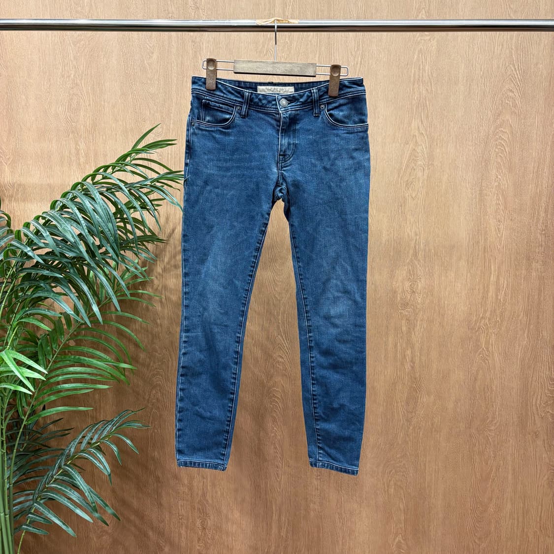 버버리 스트레치 스키니 데님 팬츠 각인 라벨 미니멀 포켓 디테일 진청 상품이미지1