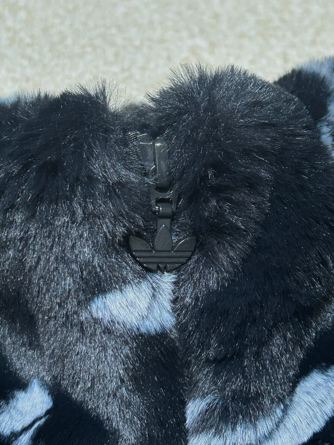 아디다스 모노그램 퍼 재킷 상품이미지4