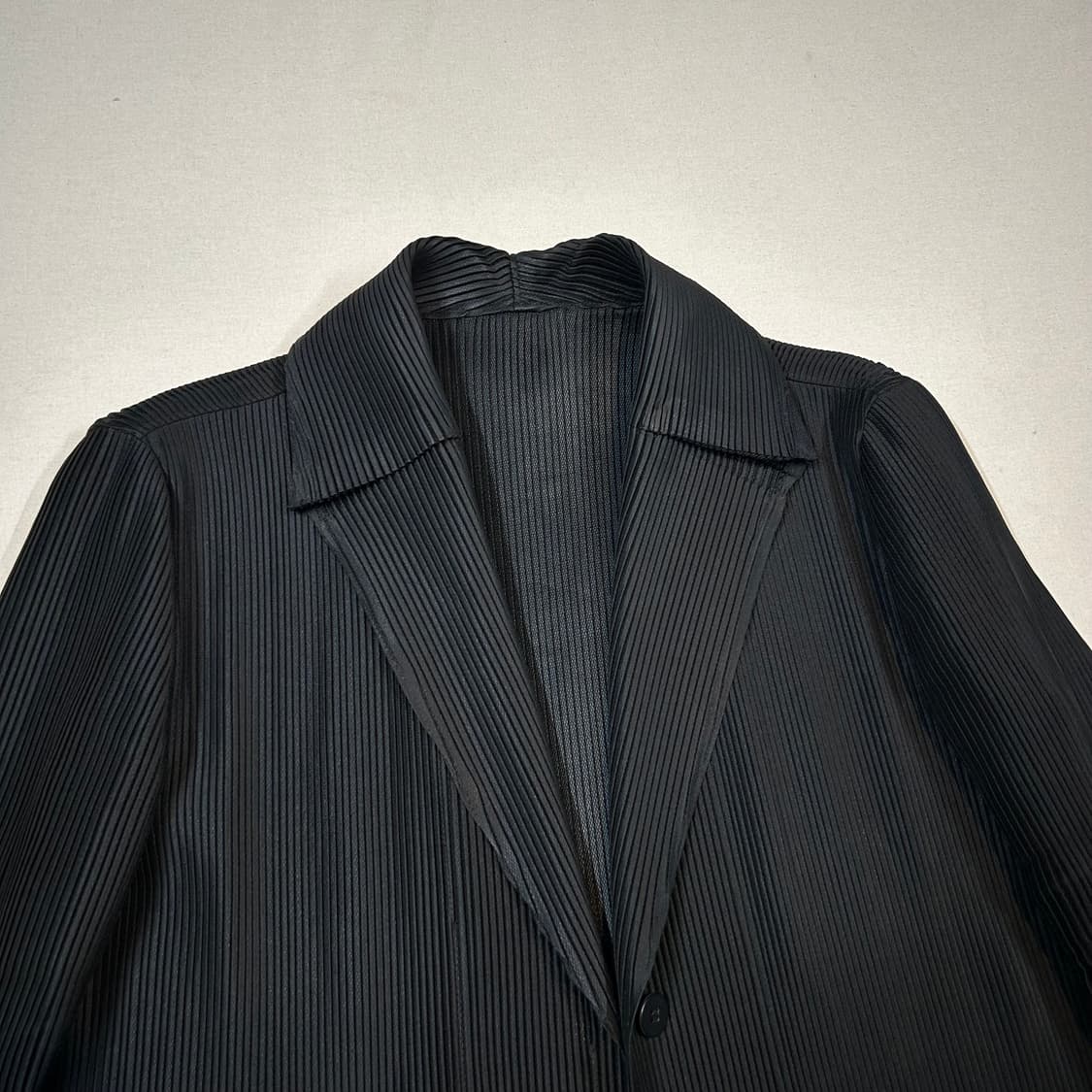 2) 이세이미야케 플리츠 버튼 자켓 코트 블랙 상품이미지3