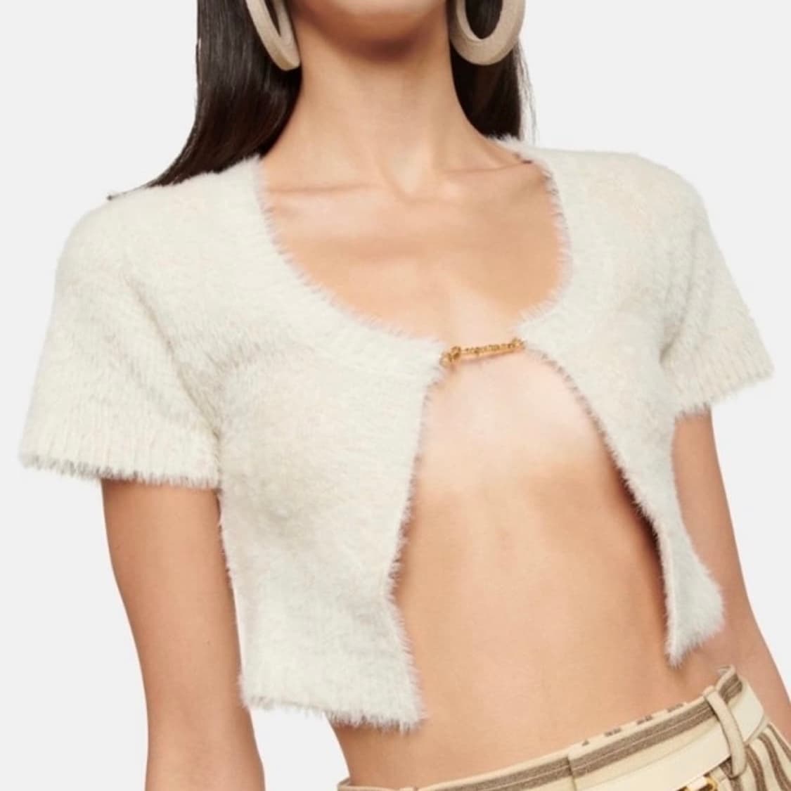 자크뮈스 Jacquemus 라 마유 니브 플러피 참 로고 가디건 상품이미지2