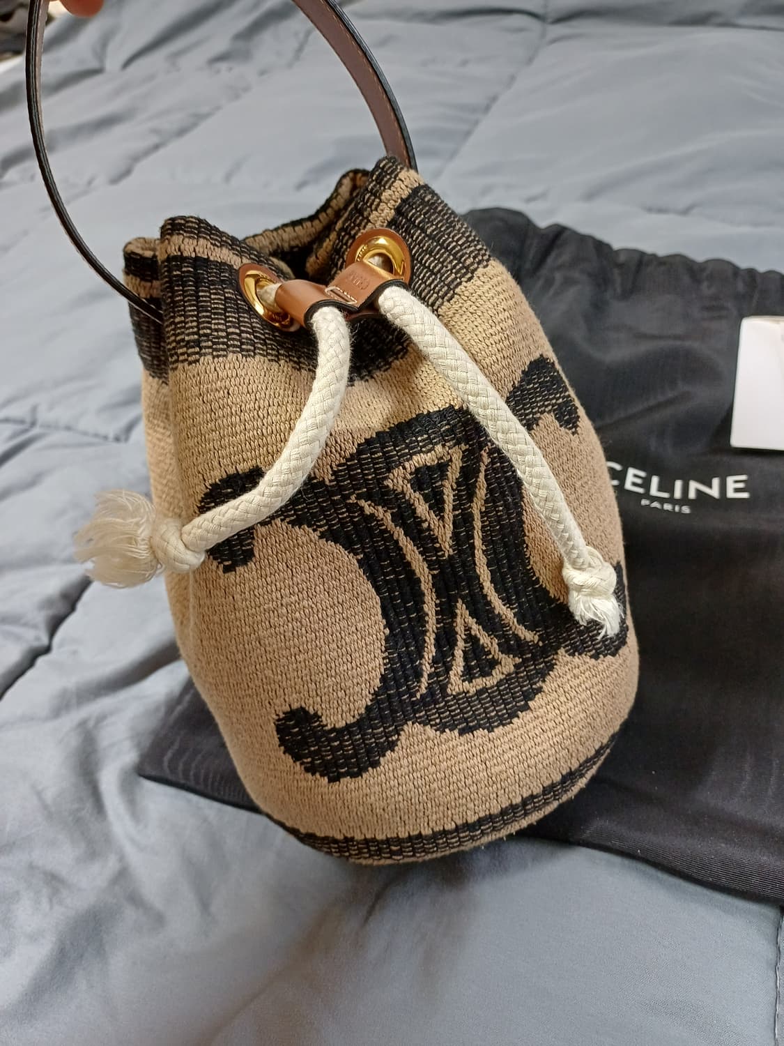 셀린느 틴 드로우스트링백 베이지/탄 상품이미지2