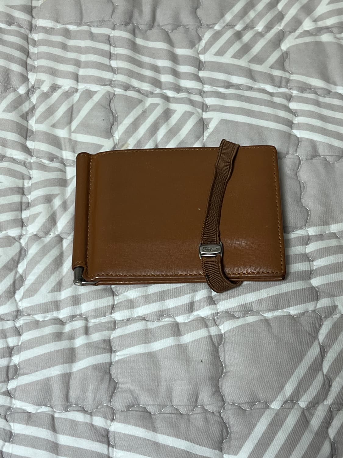 페라가모 반지갑(스트랩) 상품이미지1