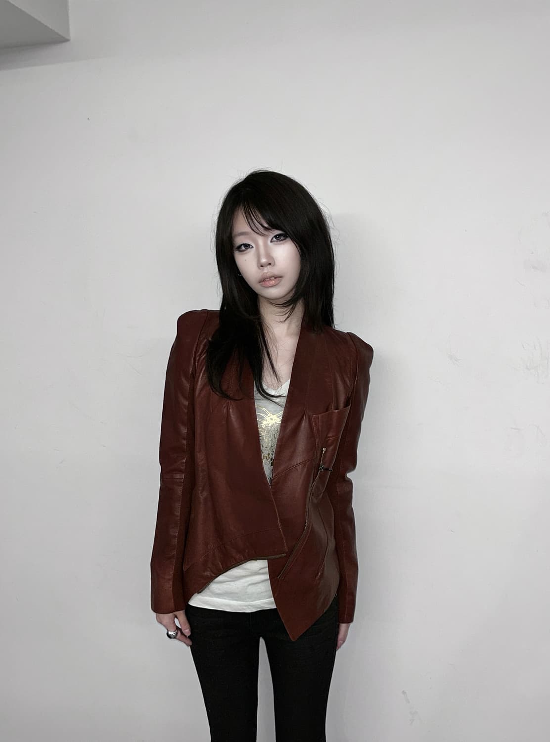 비대칭 업사이드 다운 지퍼 레더 자켓 상품이미지3