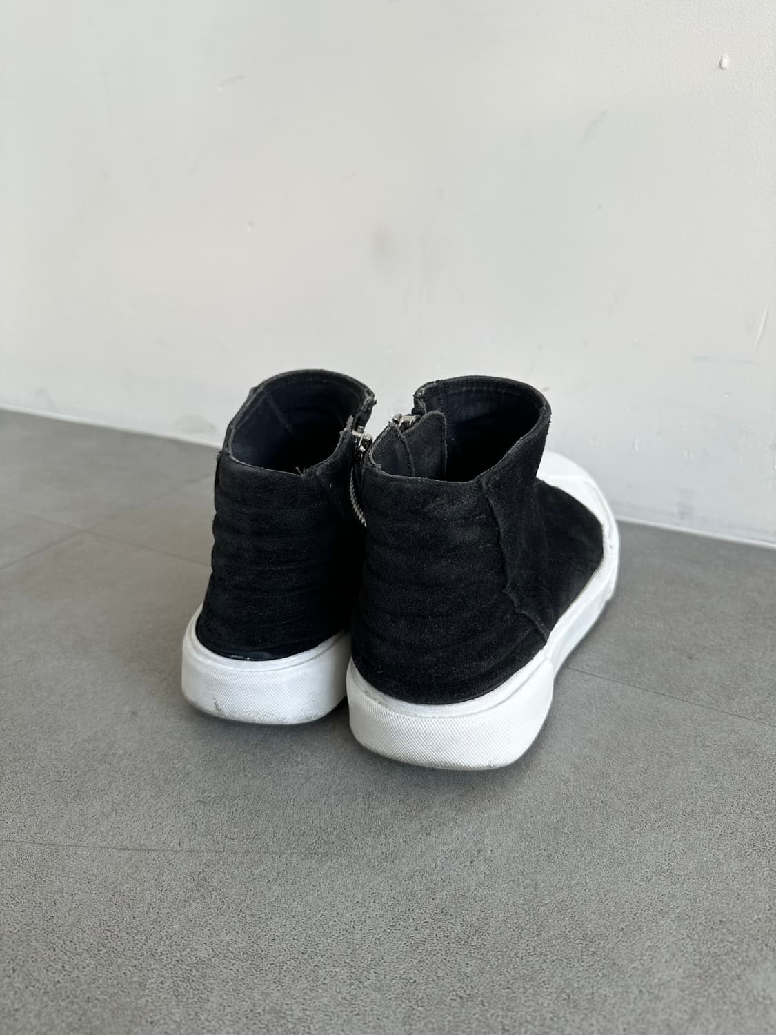 율리우스 17AW 스웨이드 하이컷 집업 부츠 상품이미지6