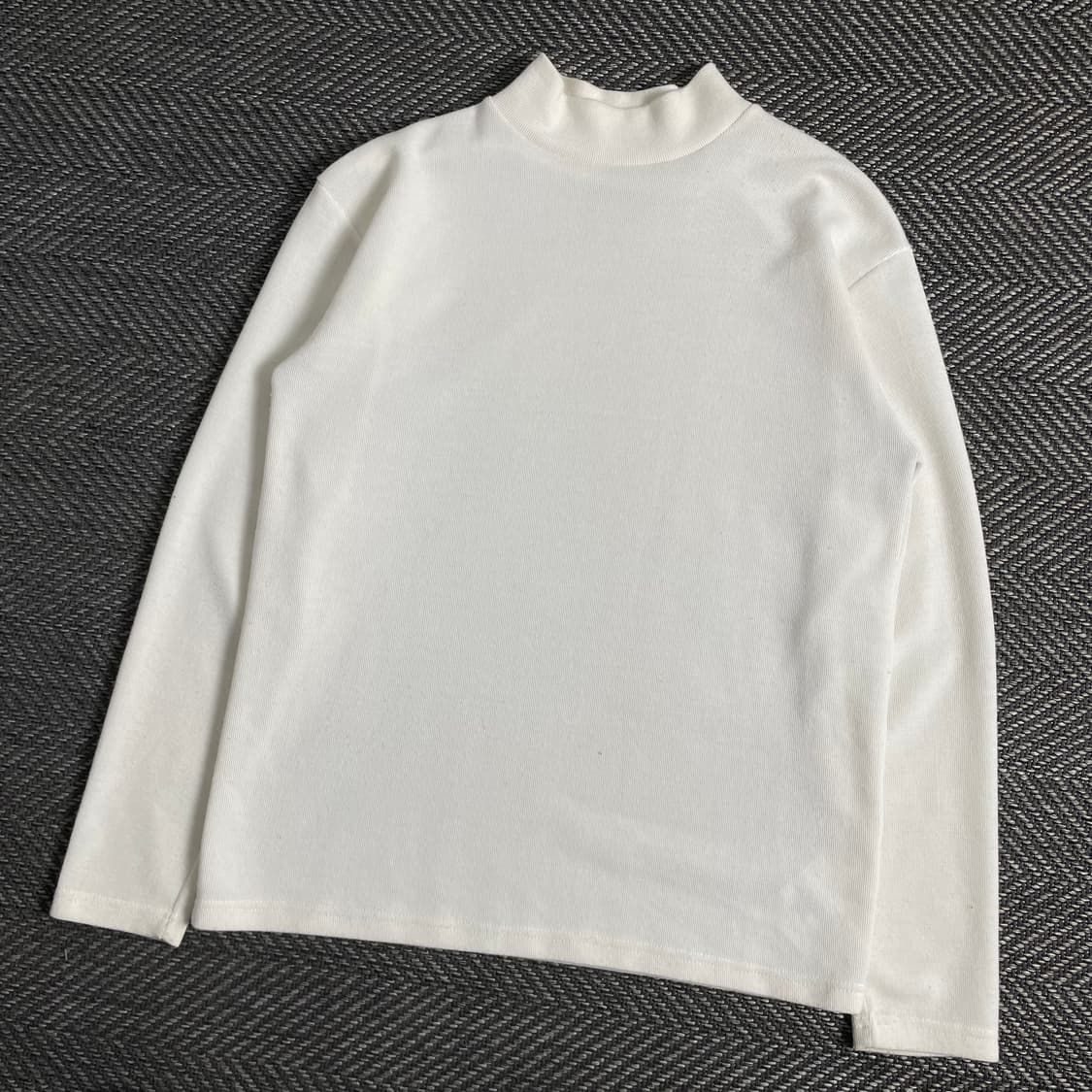 피앤꼼마 미니멀 머슬핏 목폴라 니트y 3200 상품이미지1