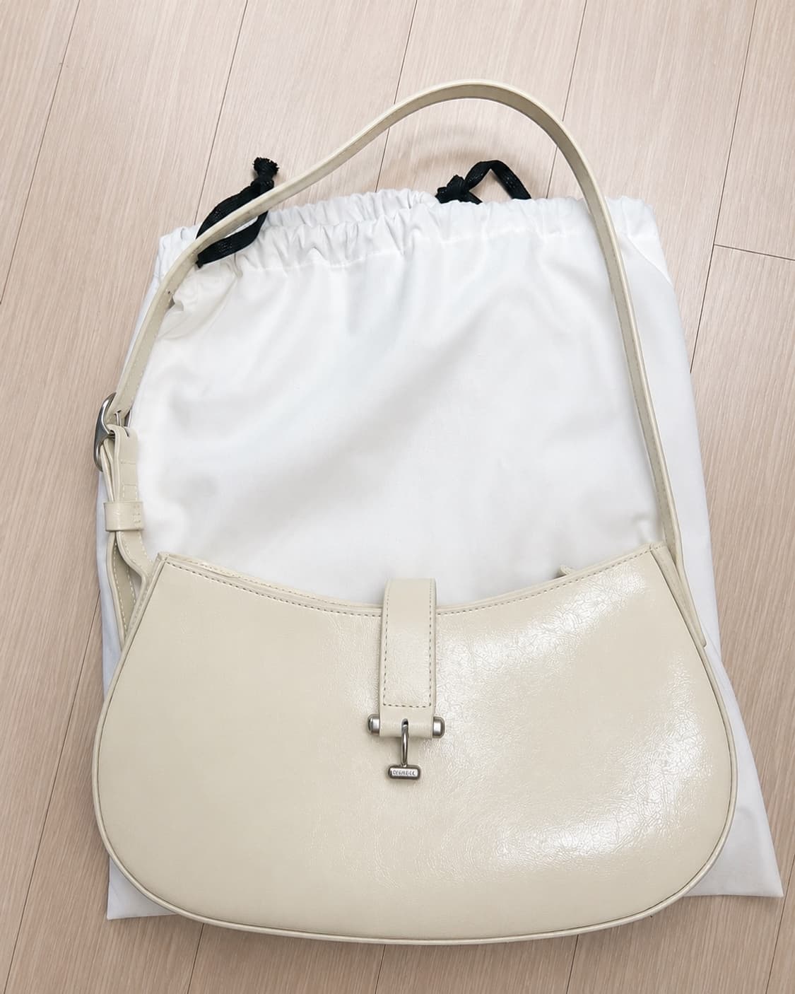 드메리엘 Tilda Hobo Bag Milk 상품이미지3