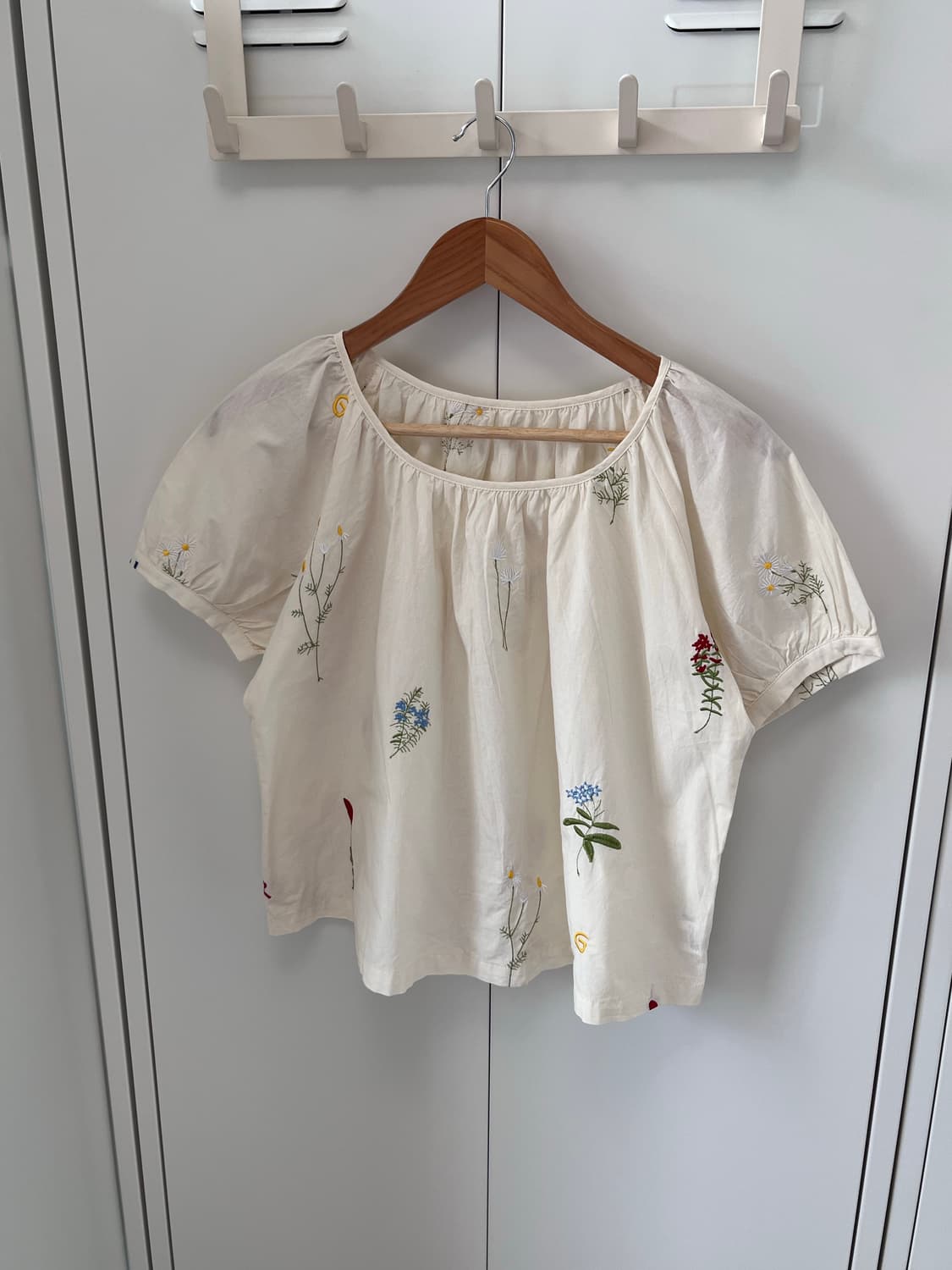 Colorer 꽃 자수 아이보리 반팔 블라우스 상품이미지2