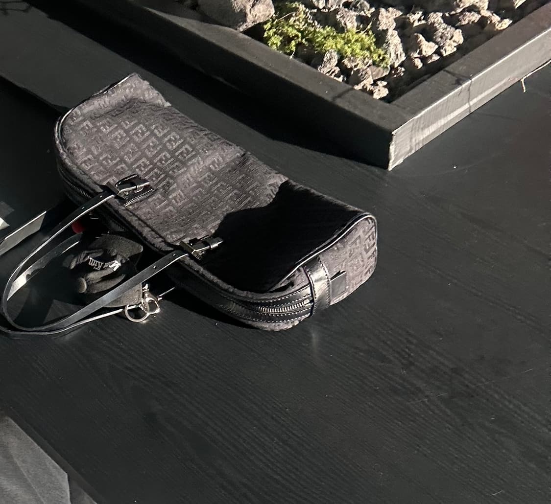 펜디 바게트백 블랙 은장 상품이미지7